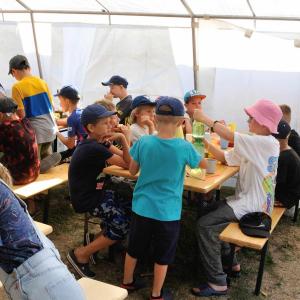 Zeltlager für ukrainische Kinder